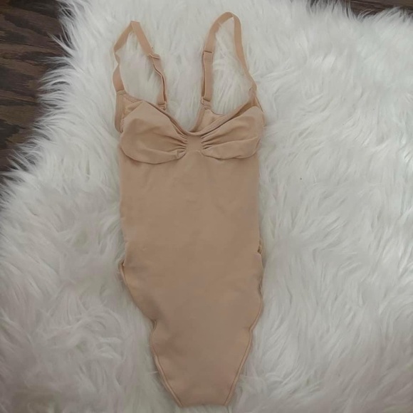 Skims Shapewear Bodysuit Seamless thong Back New S Small - Picture 5 of 6